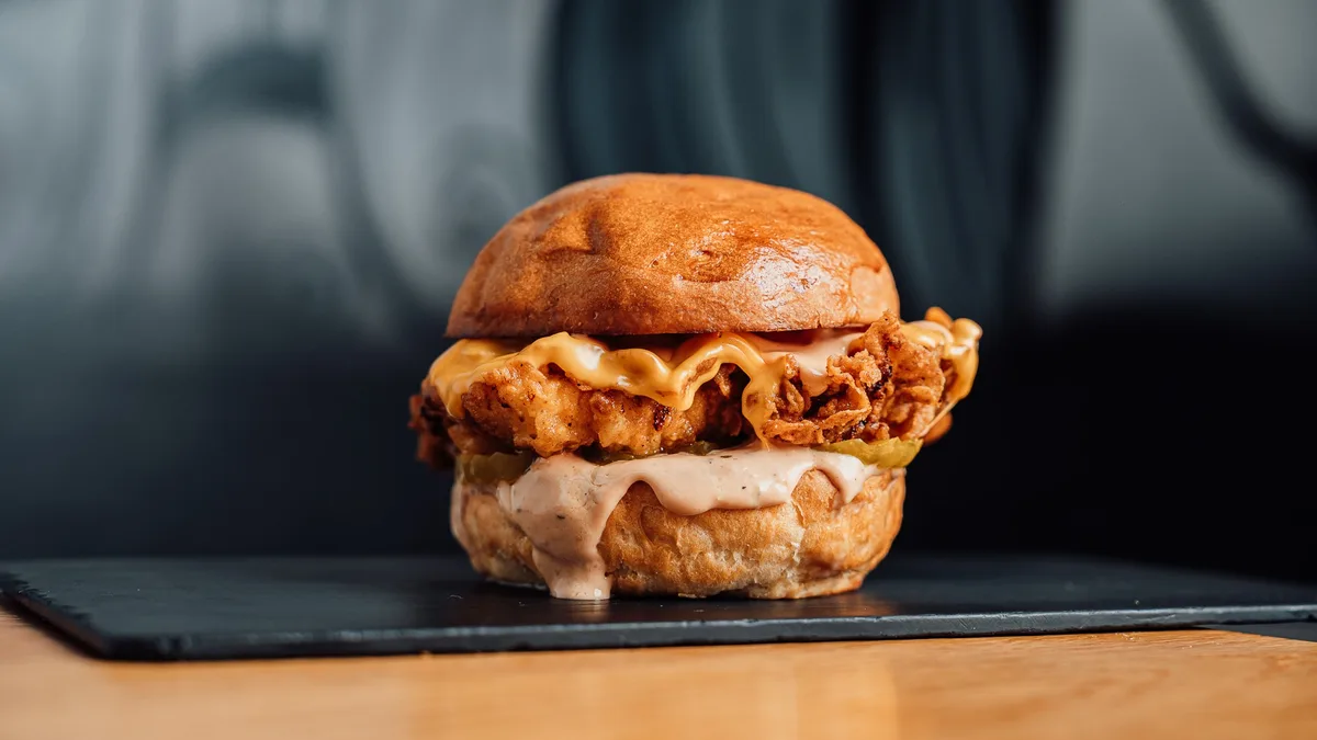 CHICKEN BURGER