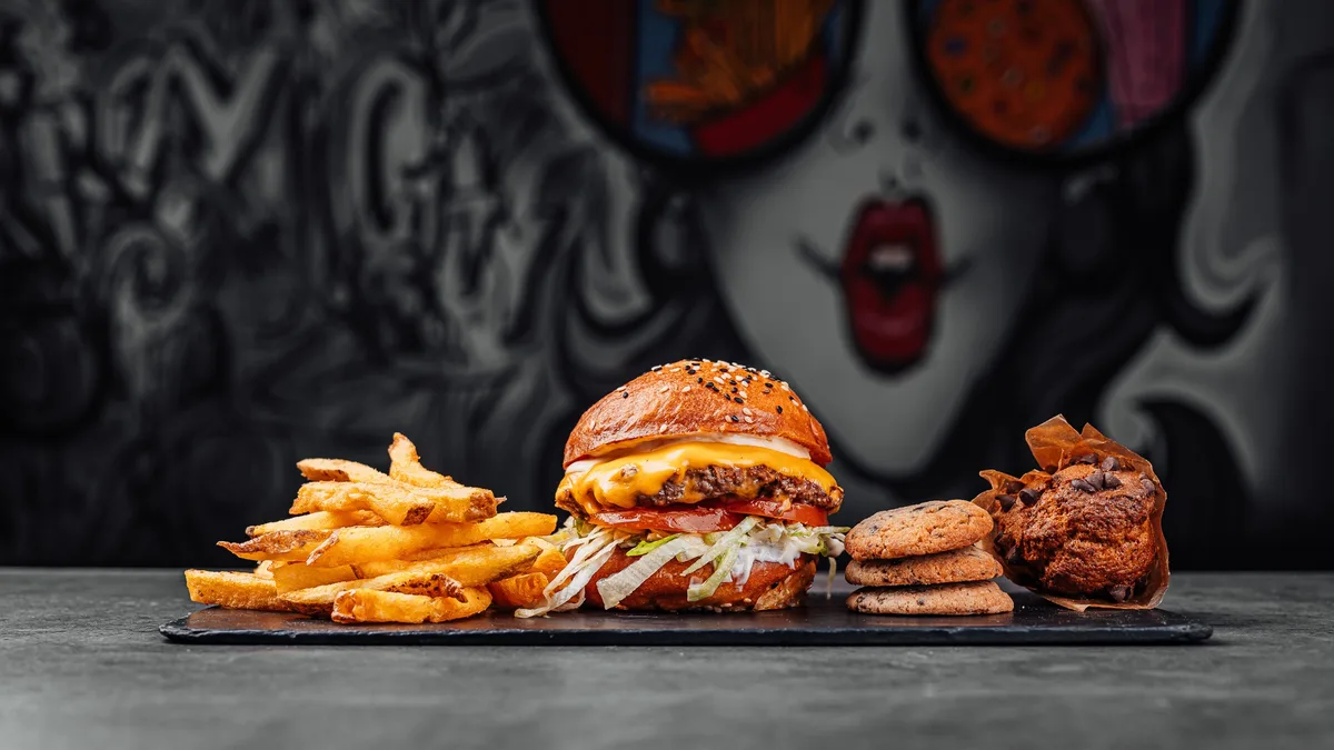 DĚTSKÝ CHEESEBURGER MENU 🎈