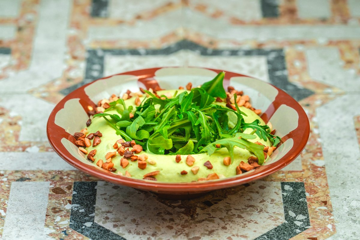 Hummus Pesto szósszal