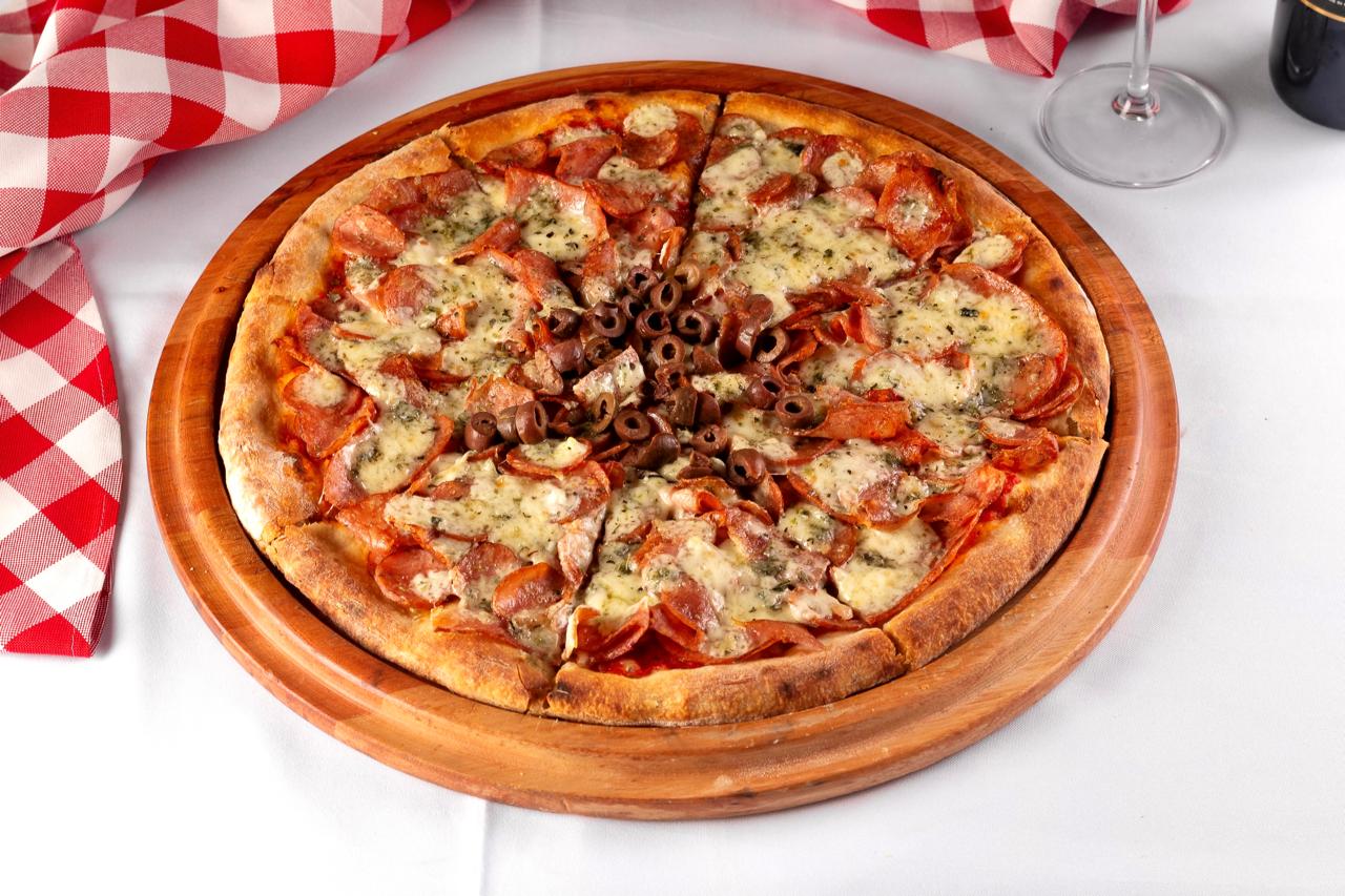 Combo Pizza de Calabresa C/ Gorgonzola + Coca-Cola 2l
