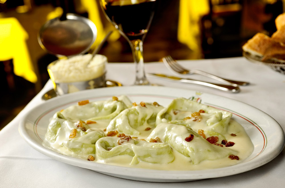 Agnolotti Alla Creme com Uvas Passas (Serve 2 Pessoas)