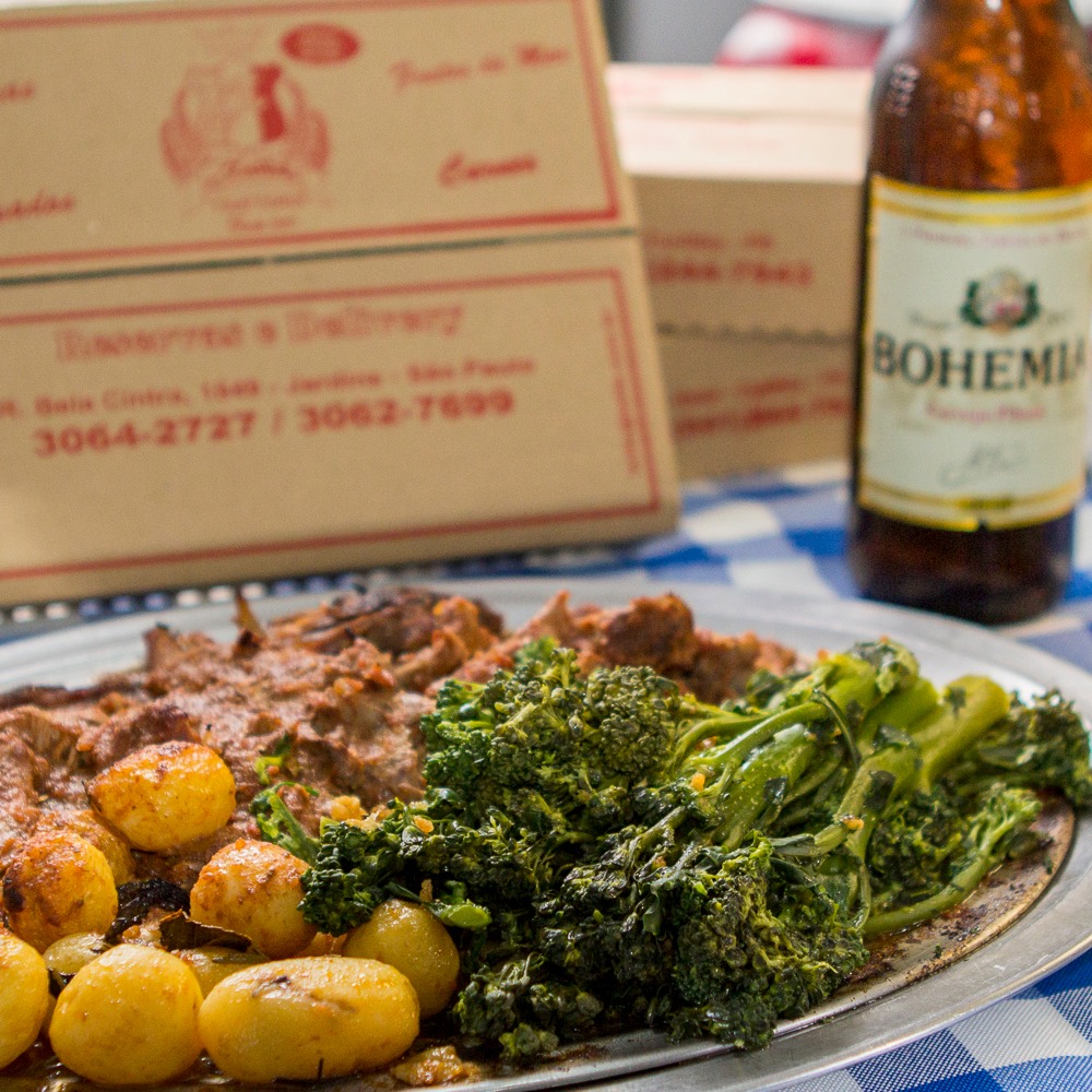 Cabrito Assado e Desossado com Brócolis e Batatas