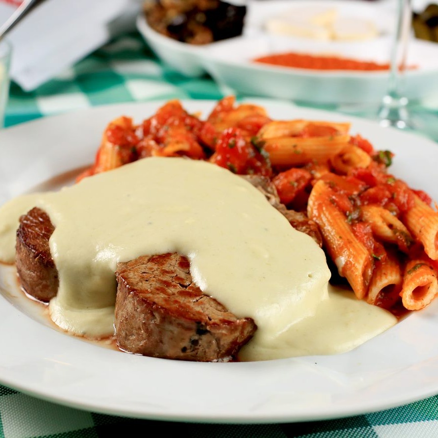 Medalhão de Filetto Grelhado ao Quatro Formaggio