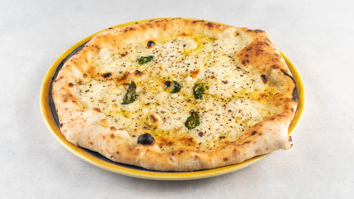 Pizza Provola e Pepe