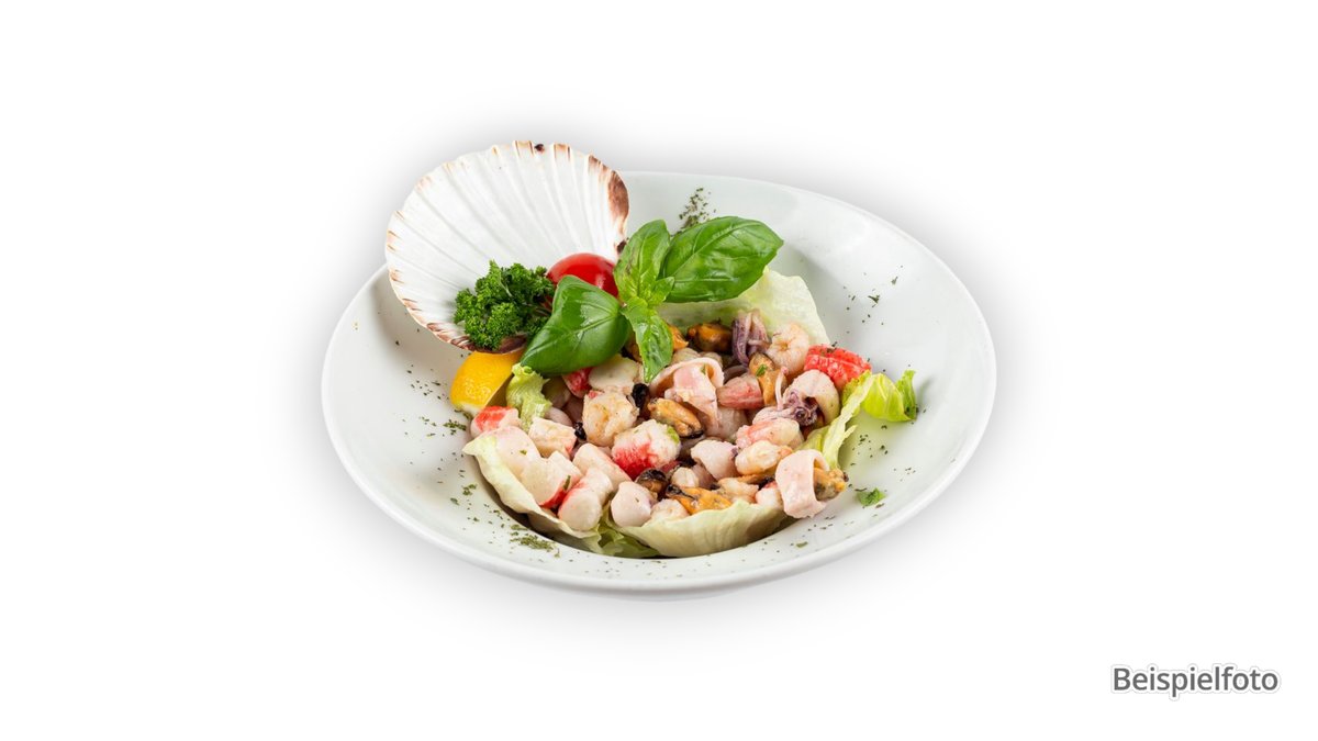 74. Okinawa Seafood Salat