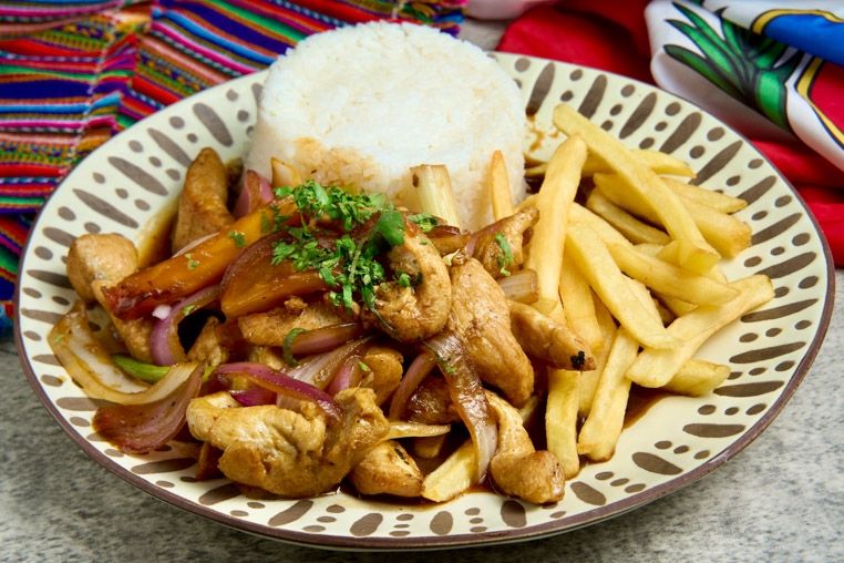 Saltado de Pollo