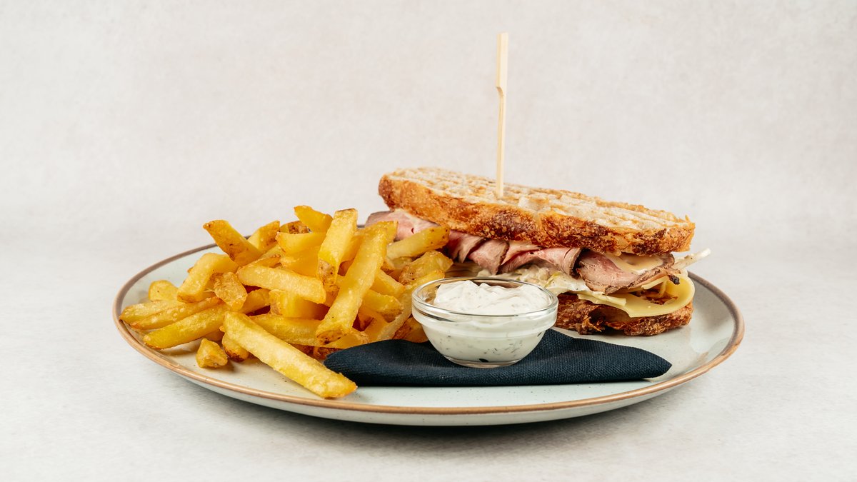 Roast beef sendvič