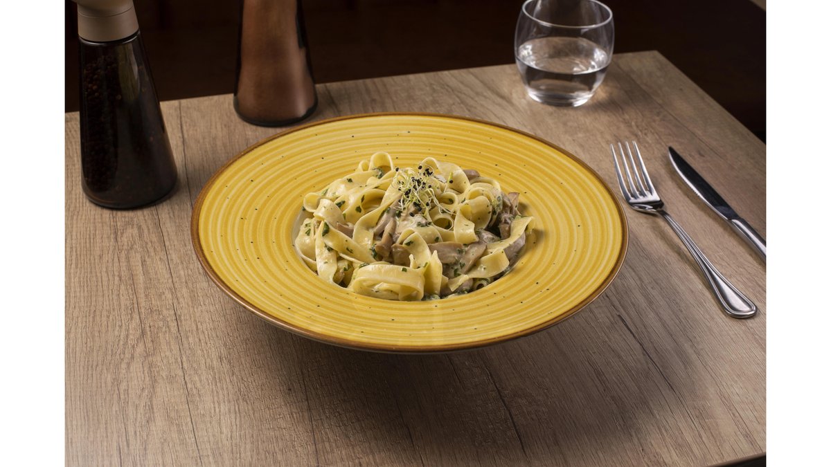 Tagliatelle cu pui șI ciuperci 600g