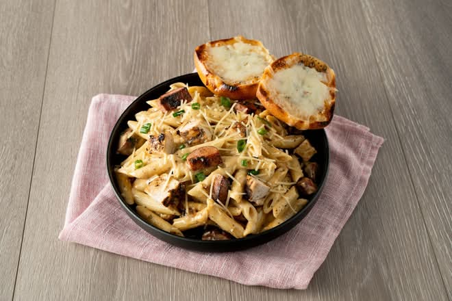 LEO'S CHICKENandSAUSAGE ALFREDO