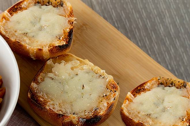 MOZZARELLA GARLIC BREAD