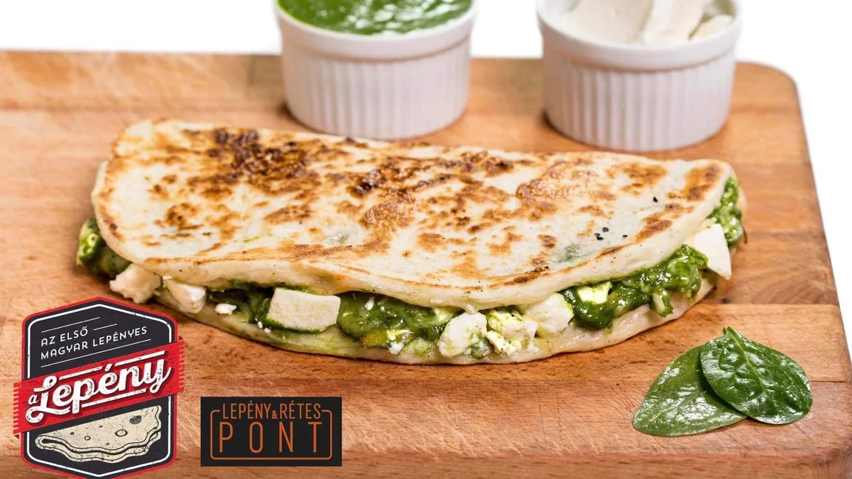 Spenótos-fetás lepény, nachos+Develey szósz; Spinach-Feta Flatbread