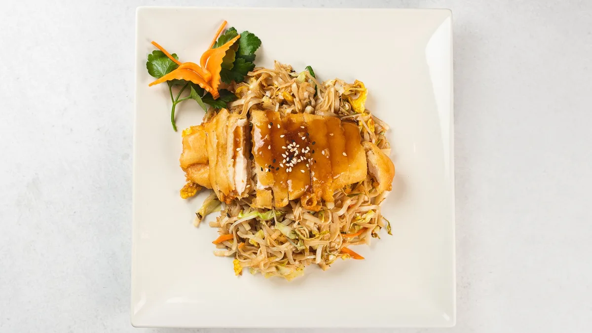 Pečeni rezanci s hrustljavo raco in teriyaki omako