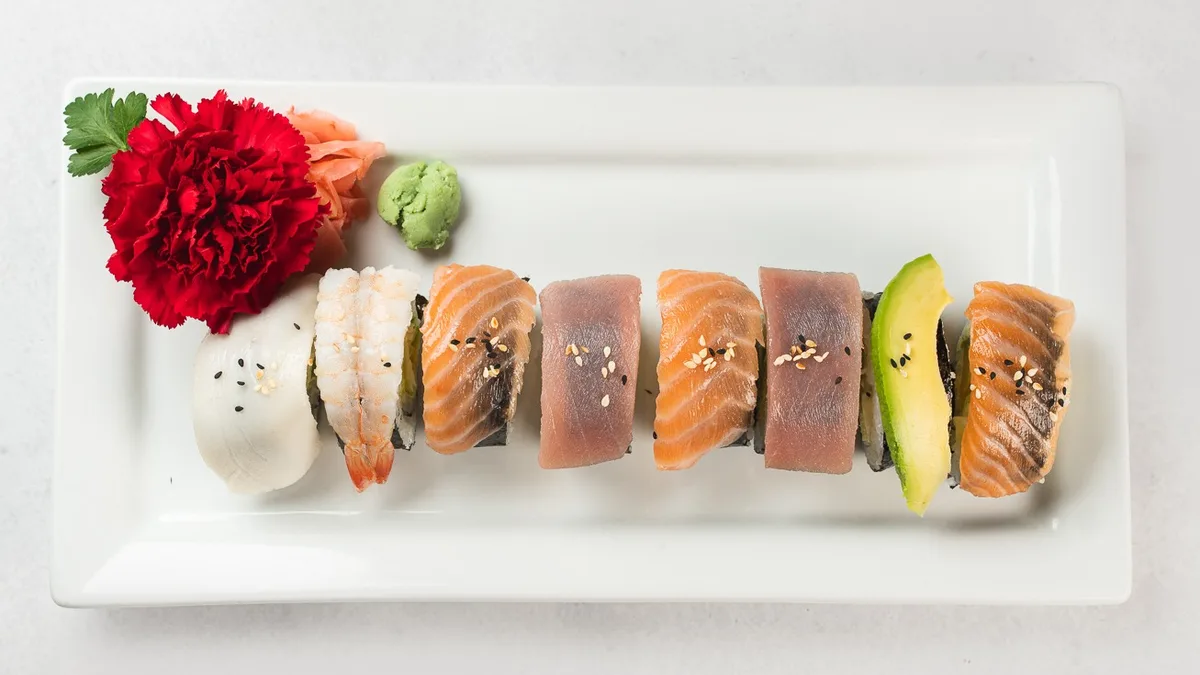 Tempura Rainbow Roll (8 kosov)