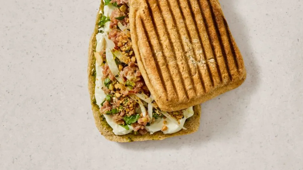 Salami chèvre sandwich