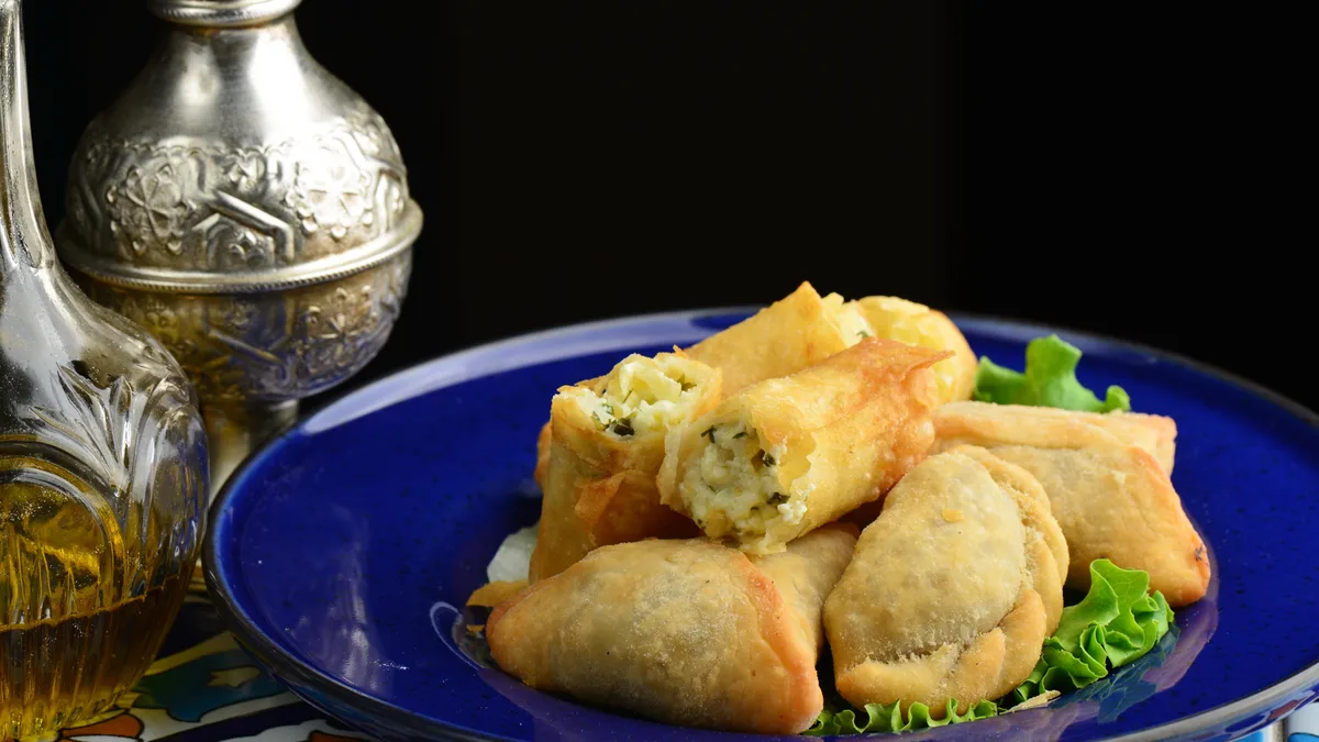 CRISPY CHEESE ROLLS / ROPOGÓS SAJTTEKERCS