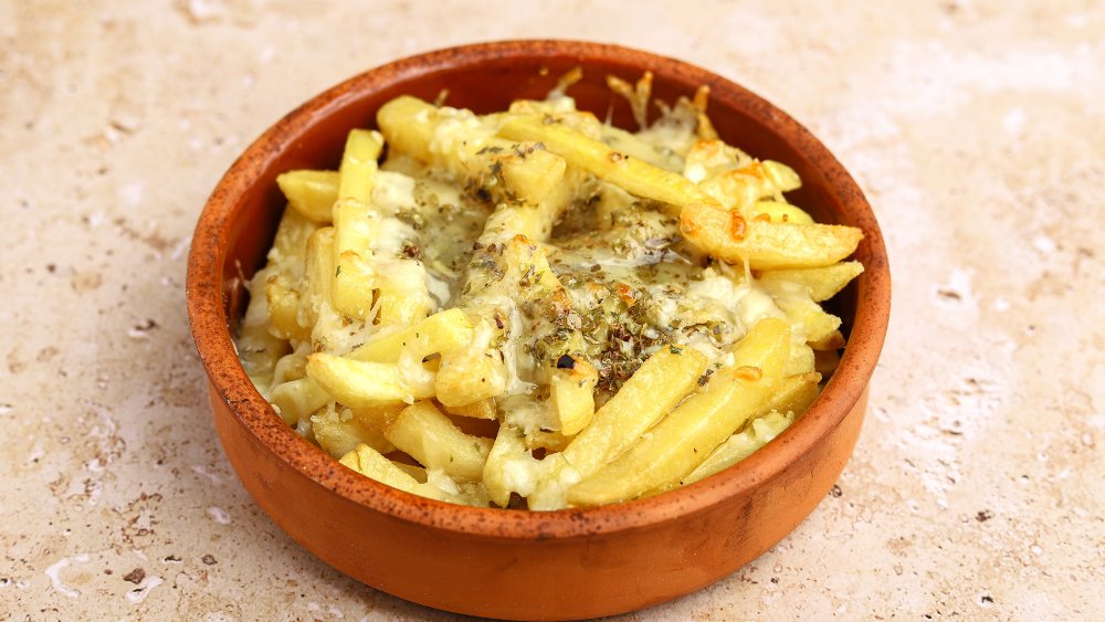 FRIED POTATO WITH CHEESE AND THYME / SÜLT  KRUMPLI SAJTTAL ÉS KAKUKKFŰVEL