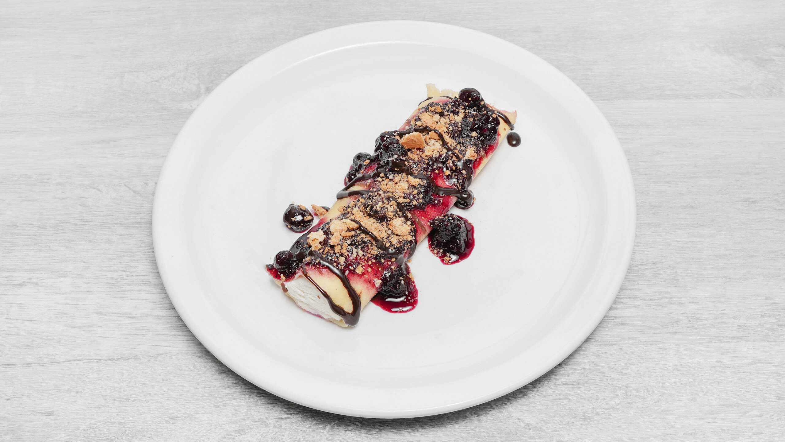 Raspberry crêpes