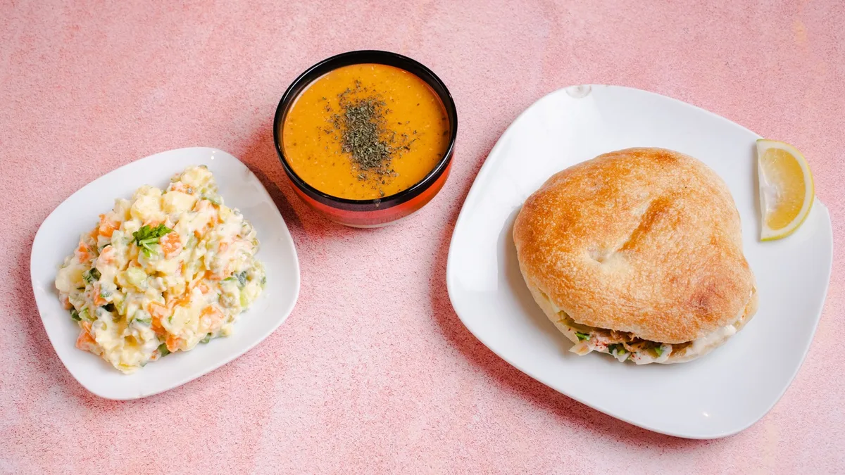Tombik Dönər + Mərci Şorbası + Salat + Ayran Hədiyyə