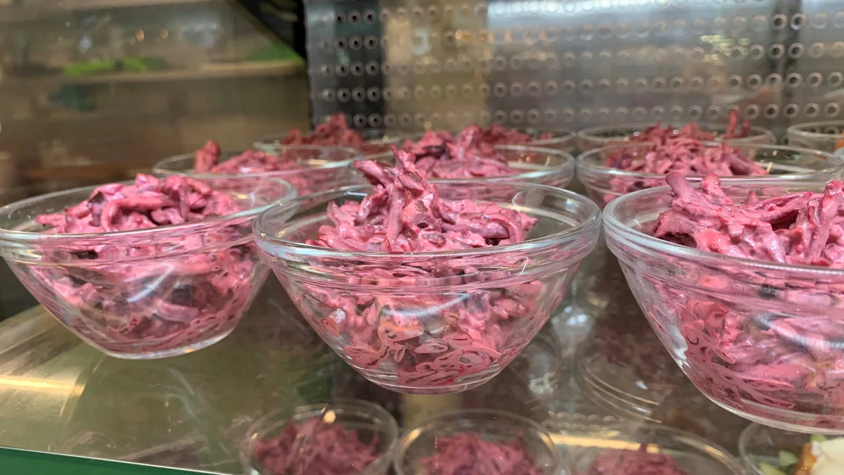 Peedi-marineeritud kurgi salat