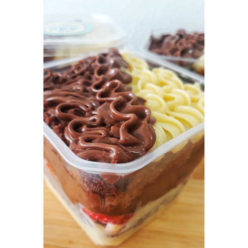 Bolo de Pote Nutella, Ninho and Morangos