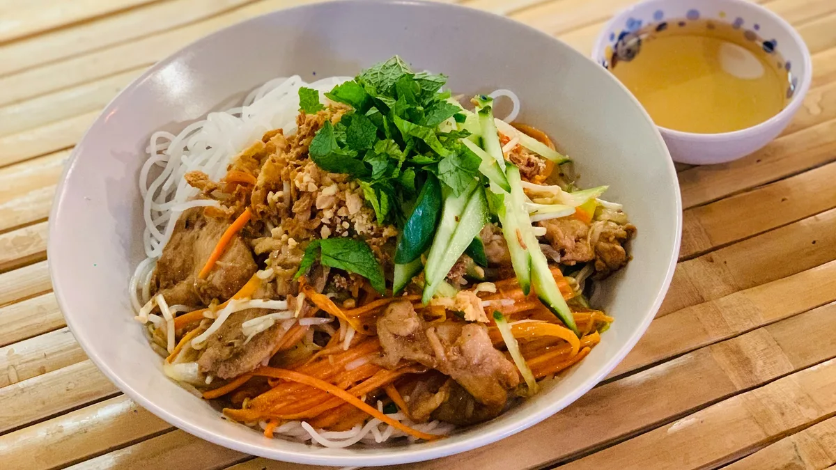 Bun Ga Xao Sa