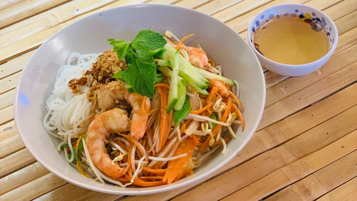 Bun Tom Xao Sa