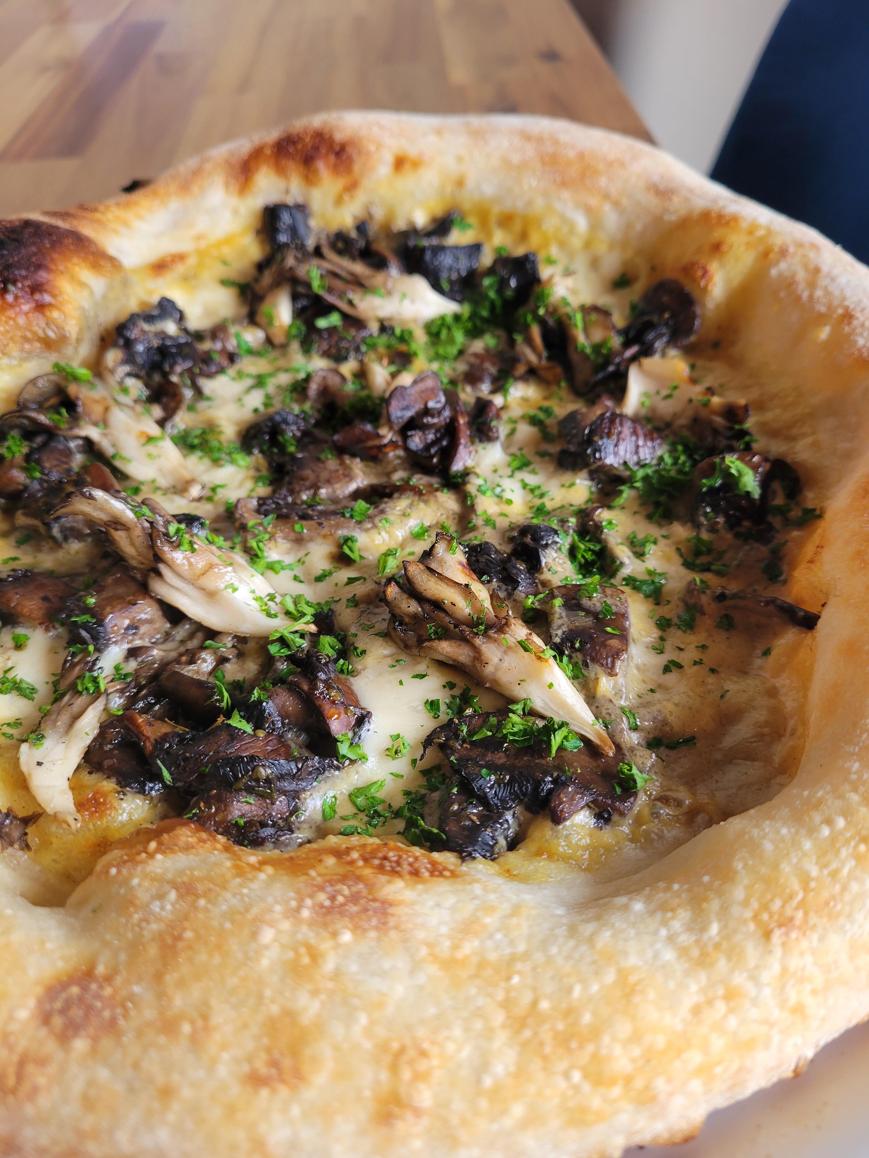 Panna e Funghi Pizza (G)