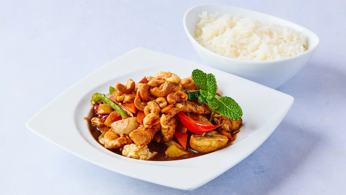 36. Gà Xào Hột Điều