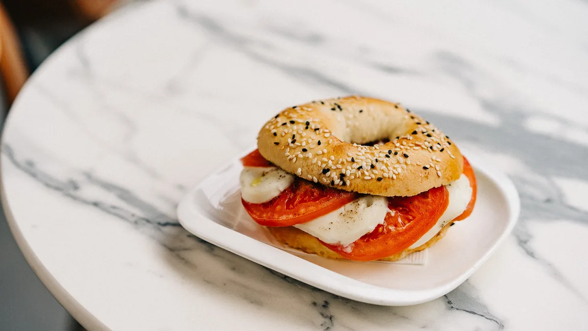 CAPRESE BAGEL