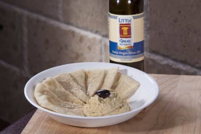Homemade Hummus with Pita Bread