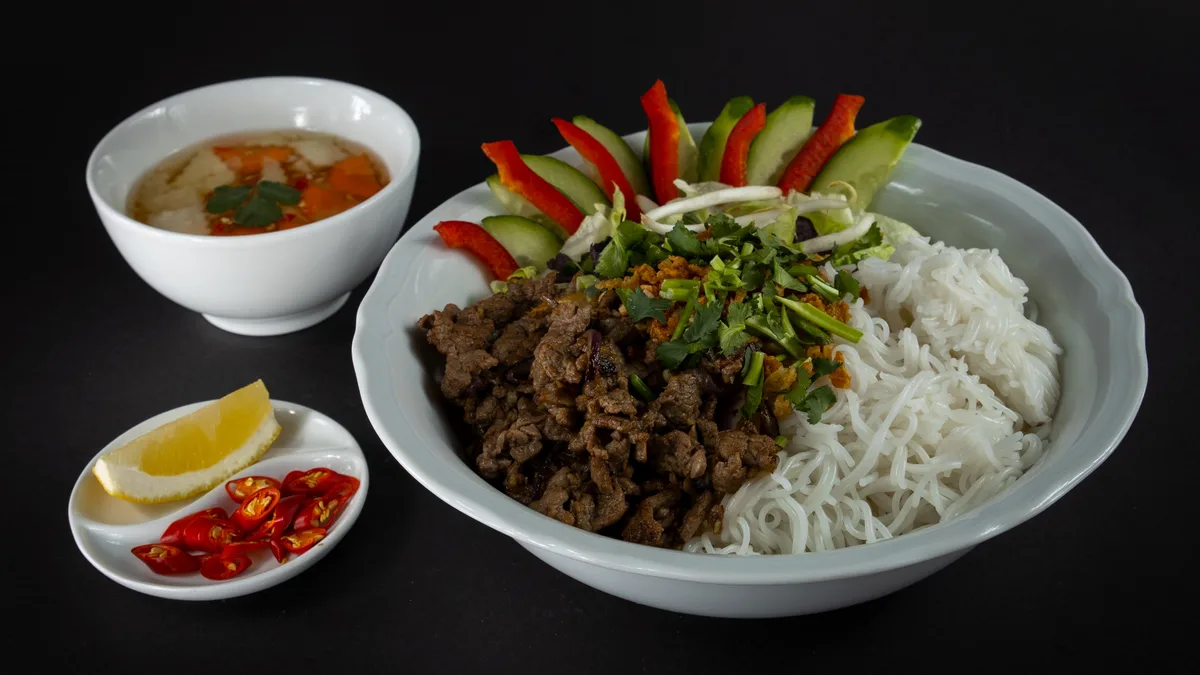 Bún Bò Nam Bộ (Smazona wolowina)