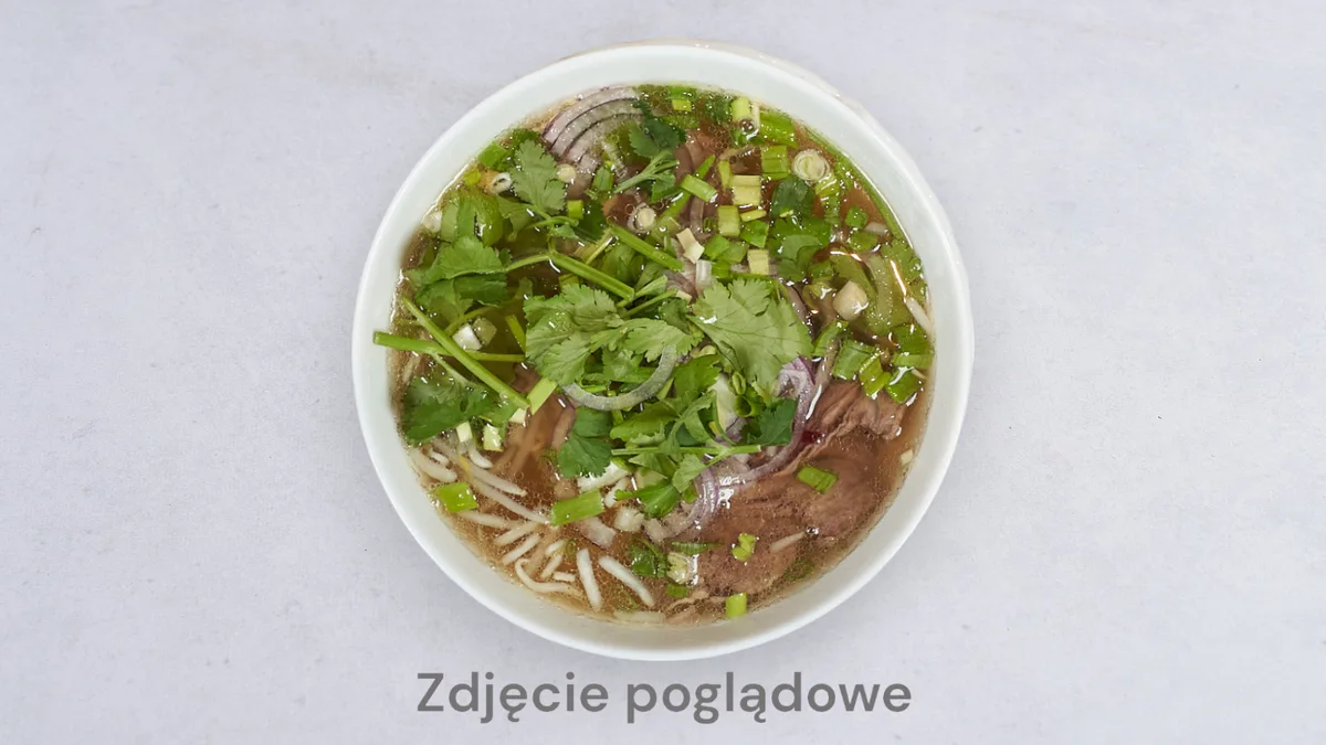 Zupa Phở Hà Nội: Zupa phở Wołowiną gotowana