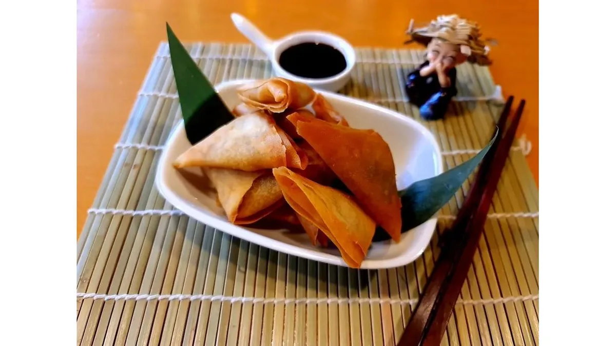 Banh Cari - Curry Samosa