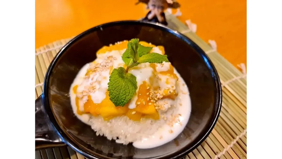 Xoi Xoai -  Mango sticky rice
