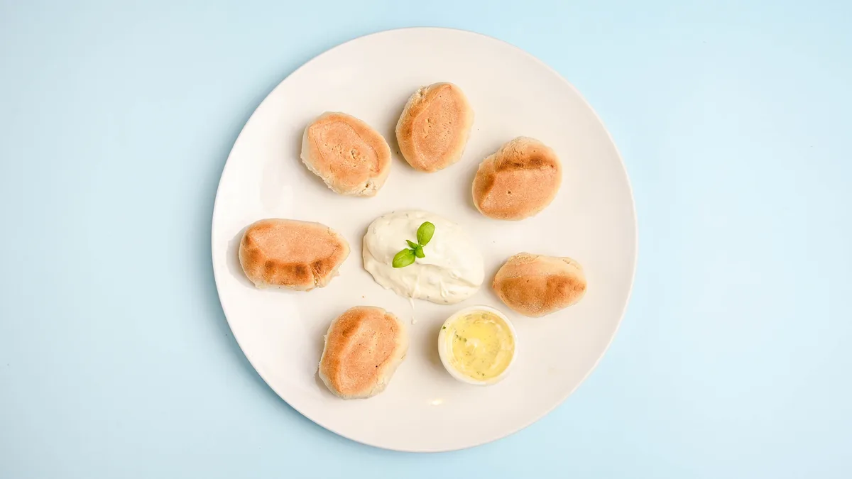 Pizzabrötchen mit Sauerrahm