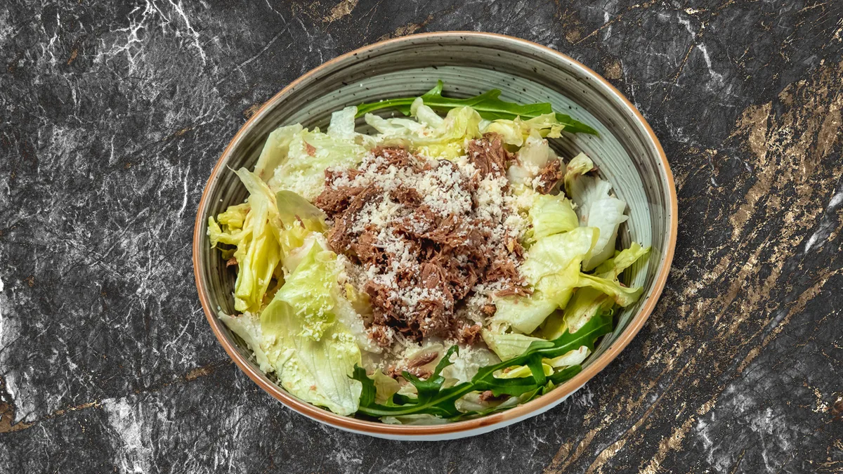 Salat Ton Balığı ilə