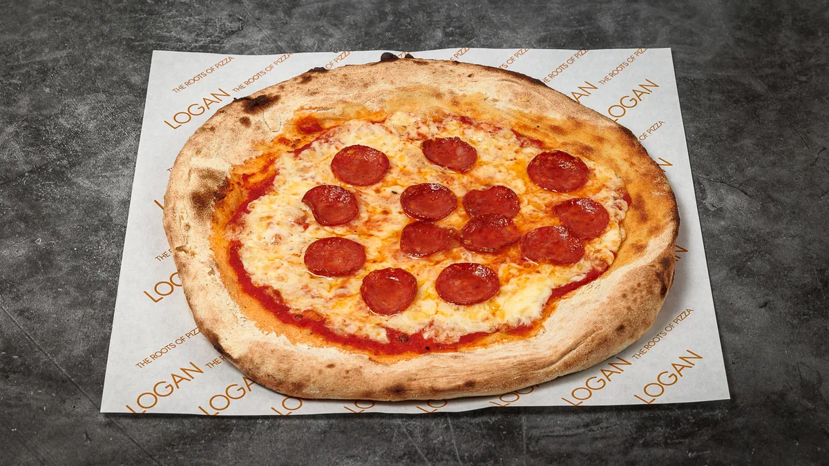 1 Pizza Pepperoni + 1 Αναψυκτικό 0.33 l