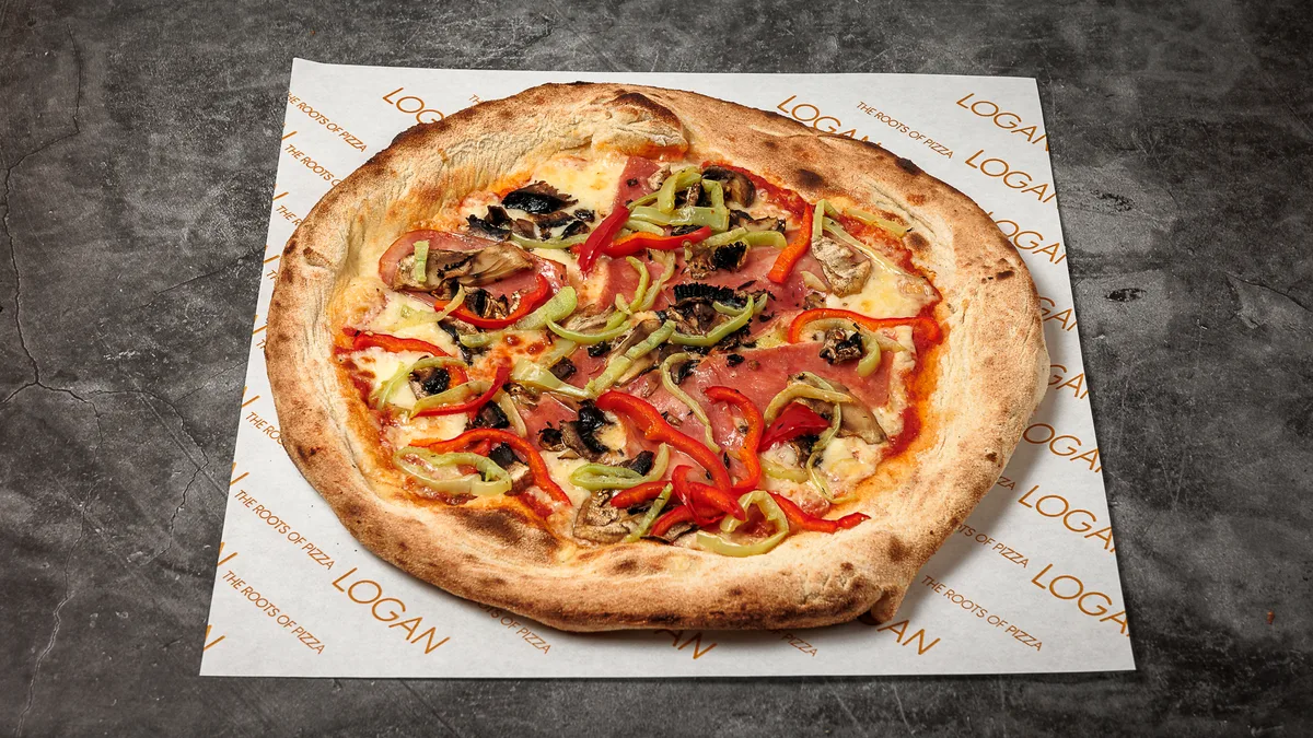 1 Pizza Special 33cm + 1 Σαλάτα Caesar's