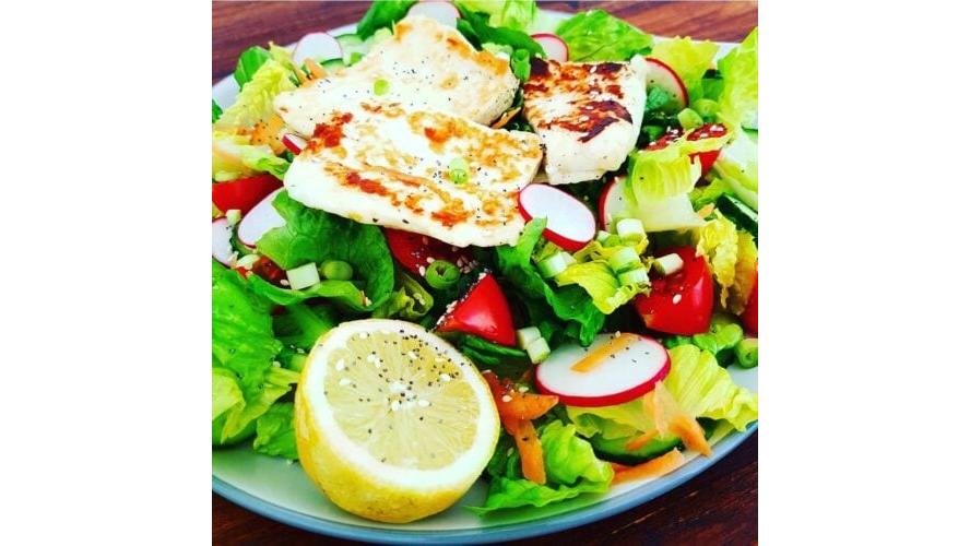 Salată cu Halloumi