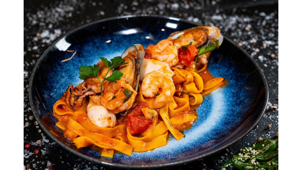 Tagliatelle cu fructe de mare