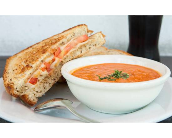 Grilled Cheese Con Sopa De Tomate