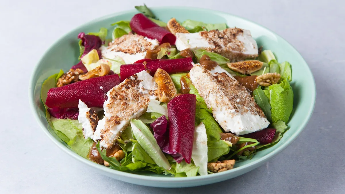 Salata sa kozijim sirom