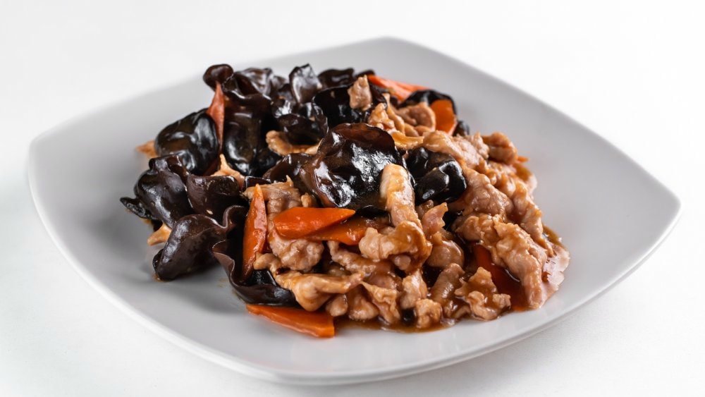 Porc cu urechi de lemn