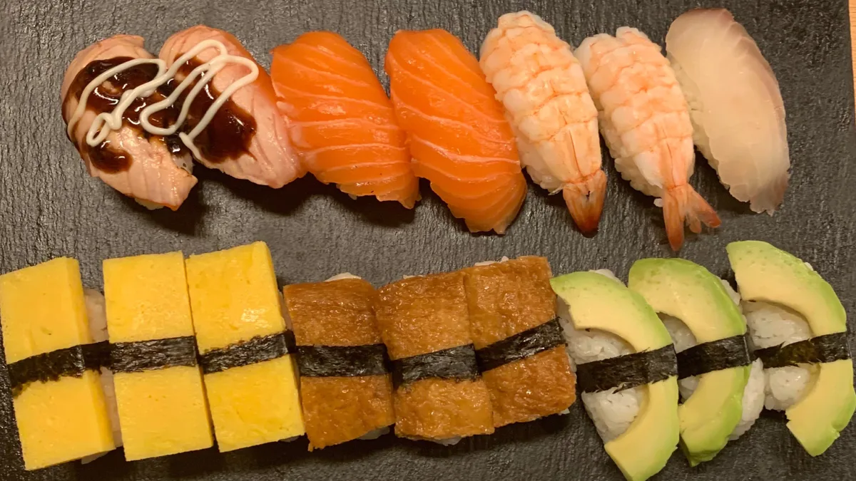 A11. Sushi lajitelma 16 kpl