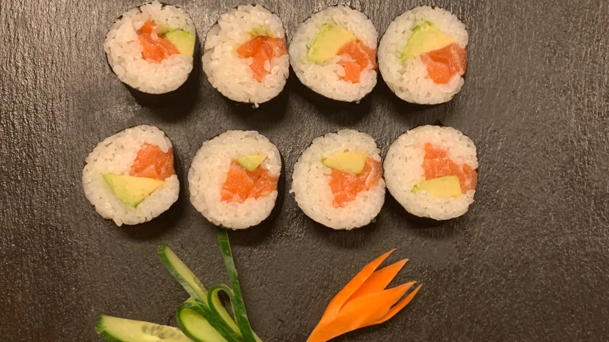 A2. Lohi- avokado maki 8 kpl