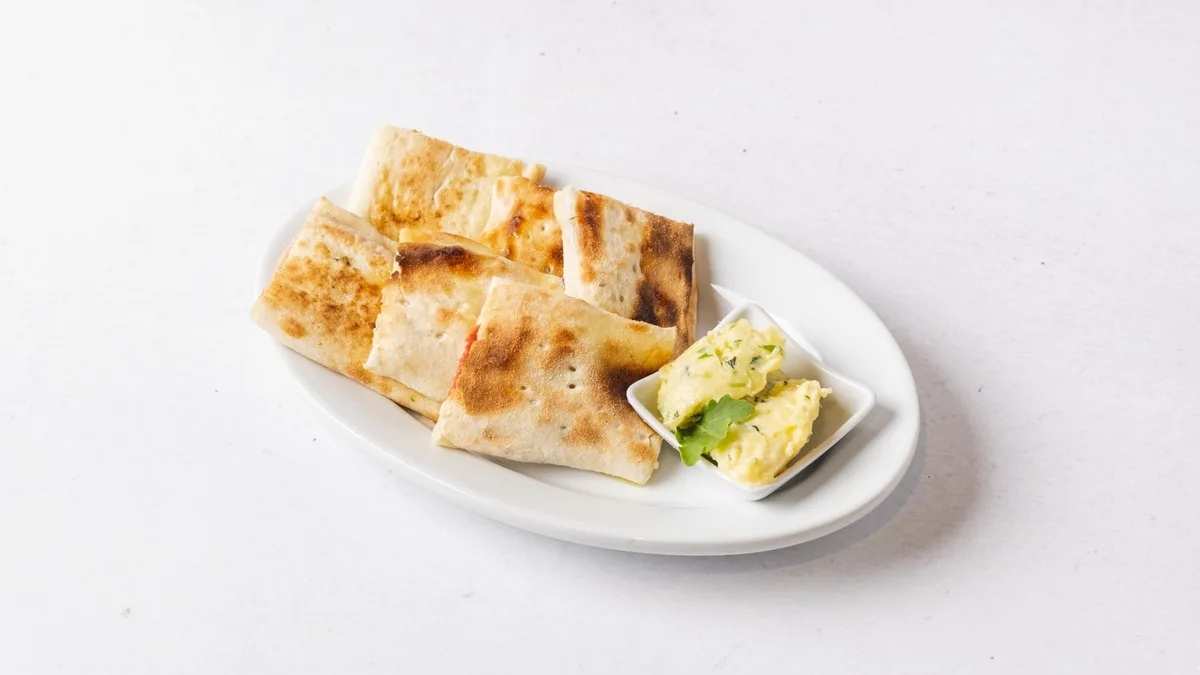 Pizza rolka klasik s bylinkovým máslem