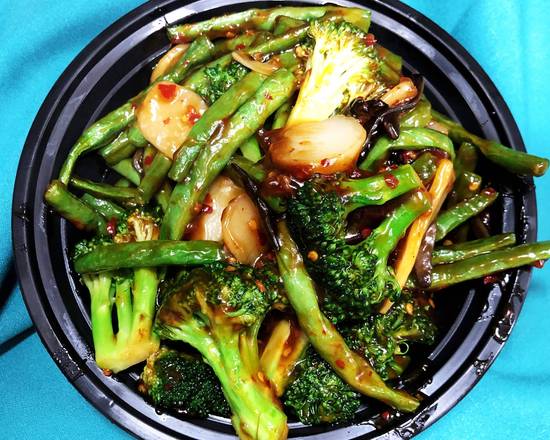 Sauteed String Bean and Broccoli in Garlic Sauce