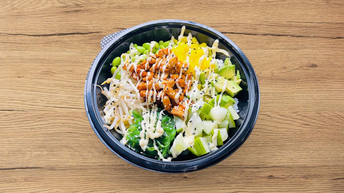 Füstölt lazac poke bowl