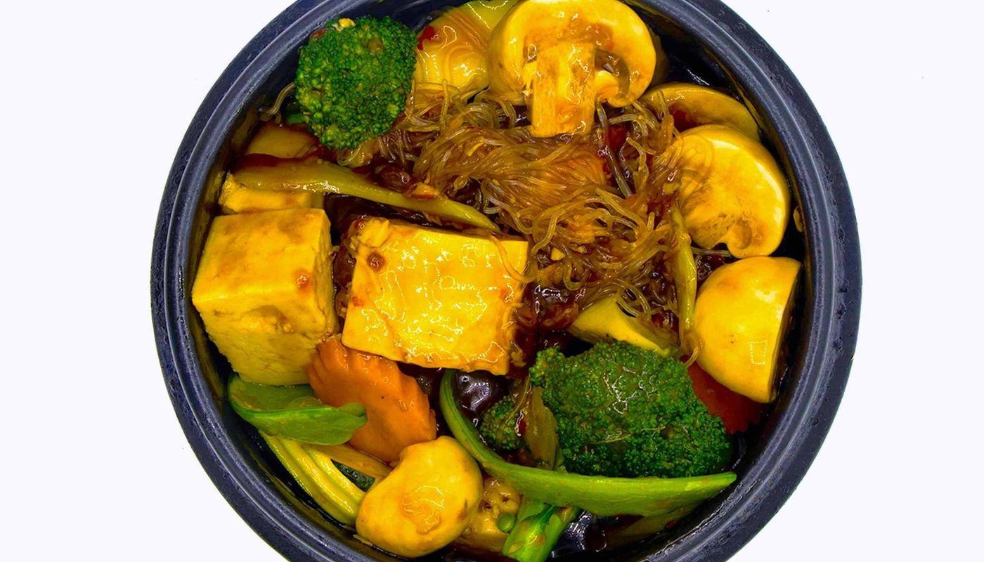 76. Tofu and Vegetable Clay Pot