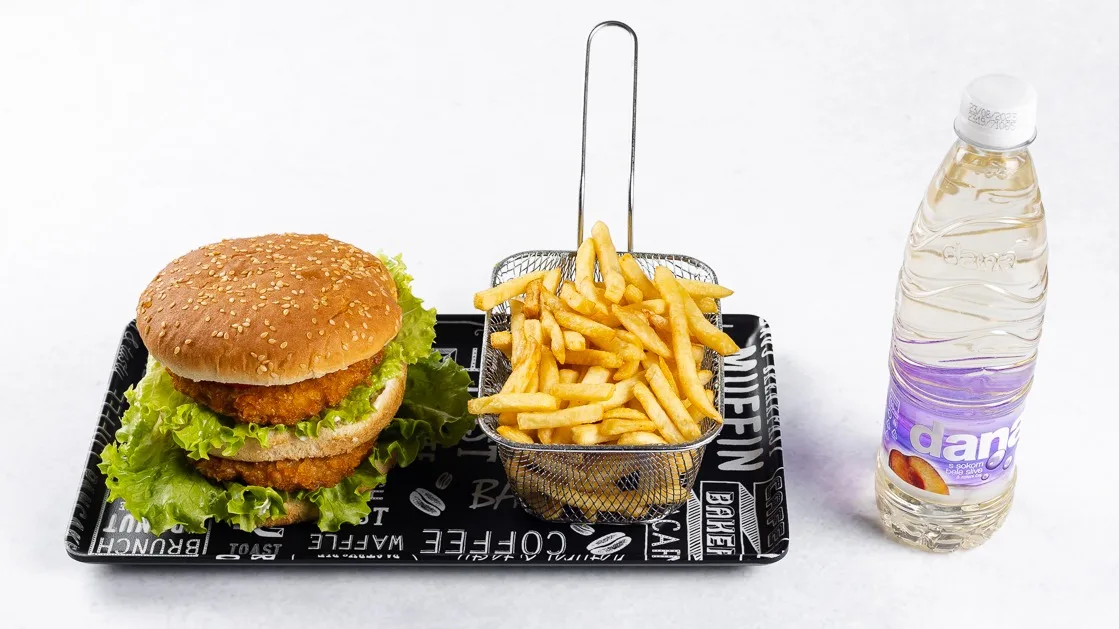 Big tasty s krompirčkom in pijača